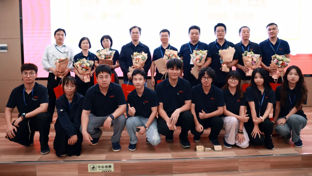 謝師恩，禮頌領(lǐng)路人！